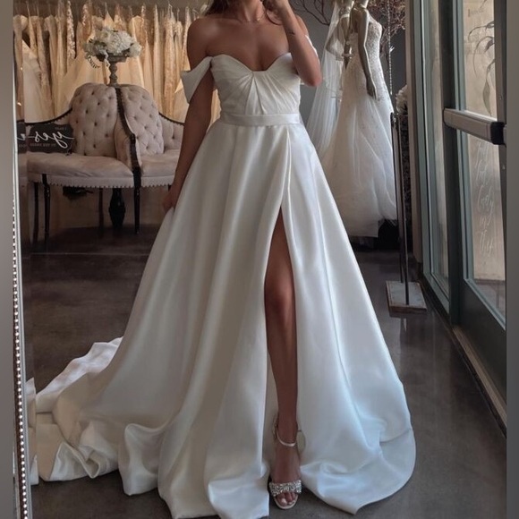 Pronovias Dominique Wedding Gown NEW w/Tags - Picture 5 of 5